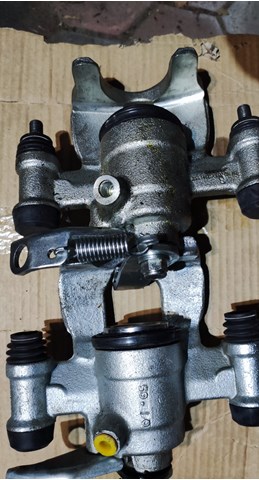 Задній гальмівний супорт лівий 440118711R RENAULT
