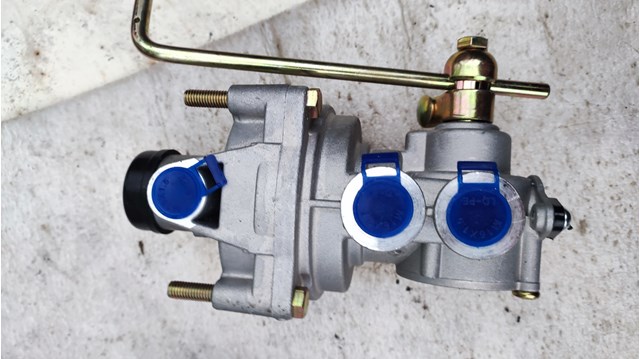 Регулятори гальмівних сил 4757100200 WABCO