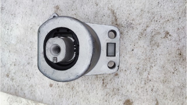 Права подушка мотора EG213906Y MAZDA