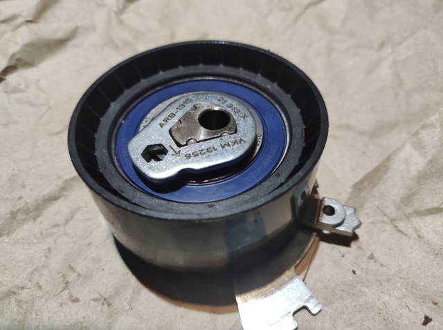 Натягувач ременя ГРМ VKM13256 SKF