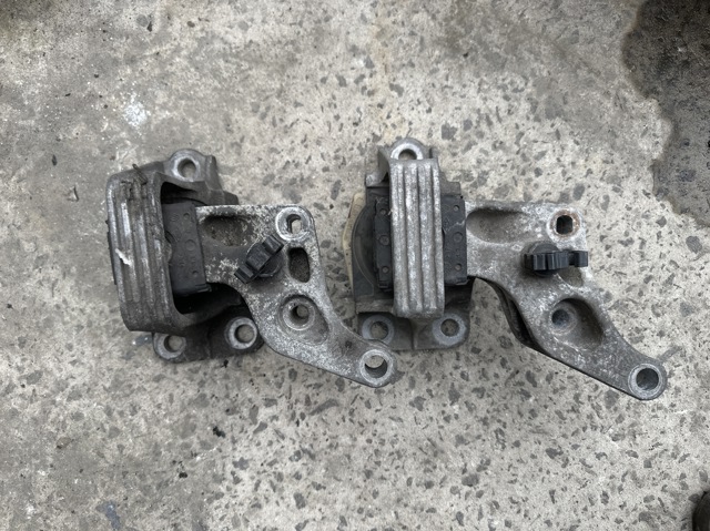 Права подушка двигуна 112100062R RENAULT