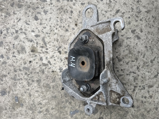 Кронштейн подушки (опори) двигуна, лівої 112221641R RENAULT