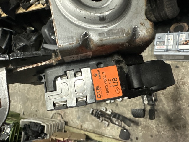 Підаль газу 180020022R RENAULT