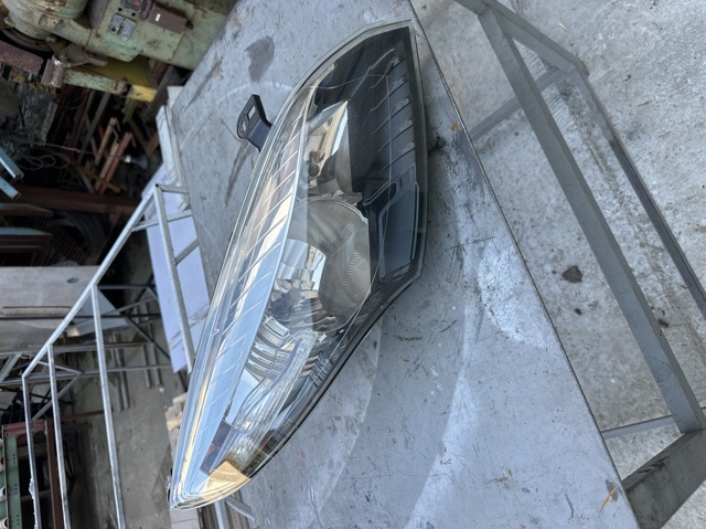 Фара основна права 260101010R RENAULT