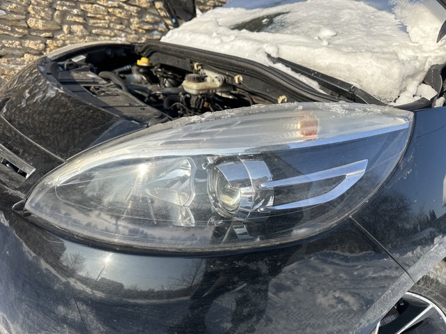 Фара дальнього світла в зборі 260601946R RENAULT