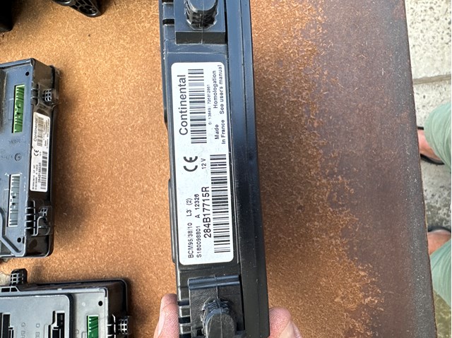 Корпус запобіжників 284B17715R RENAULT