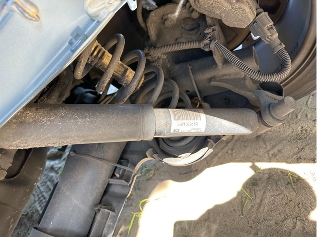 Амортизатор задній 562103341R RENAULT