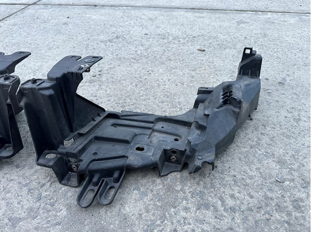 Кронштейн бампера переднього, правий 622227190R RENAULT