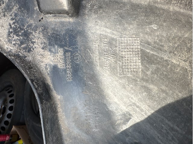 Підкрилок переднього крила, лівий передній 638458298R RENAULT