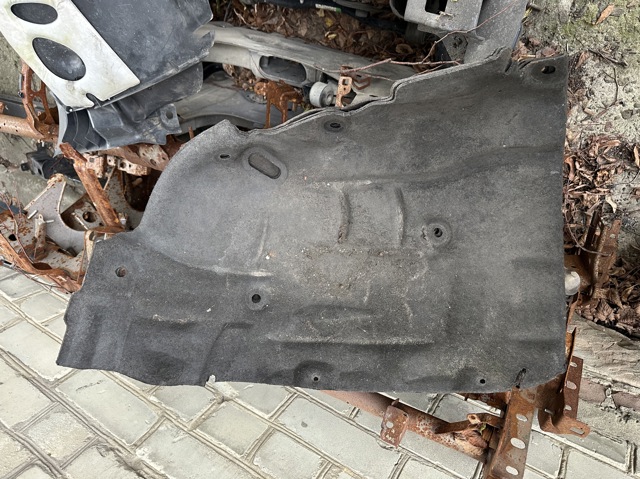 Підкрилок переднього крила, лівий передній 638458384R RENAULT