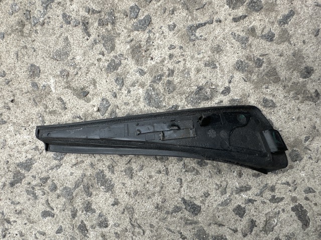 Накладка переднього правого крила 66894BR00A NISSAN