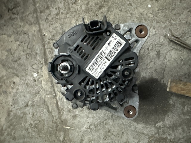 Генератор автомобільний 8200849752 RENAULT