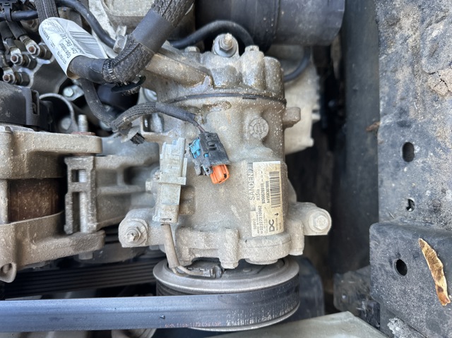 Компресор кондиціонера 926007691R RENAULT
