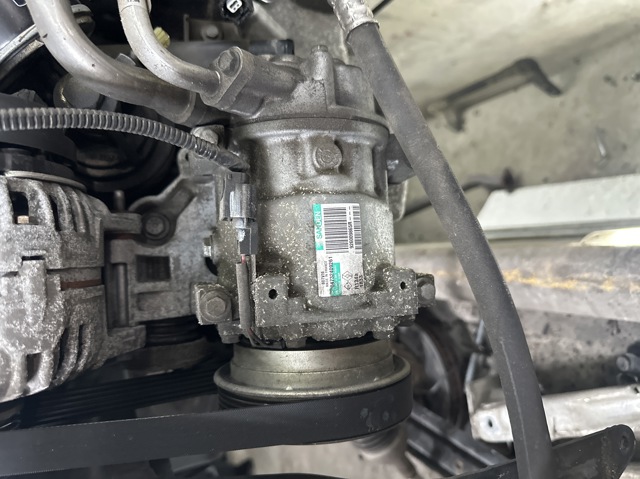 Компресор холодоагенту 926009865R NISSAN