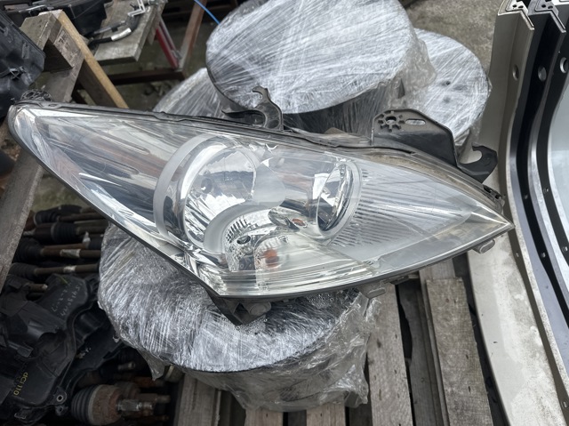 Фара основна права 9682519080 PEUGEOT