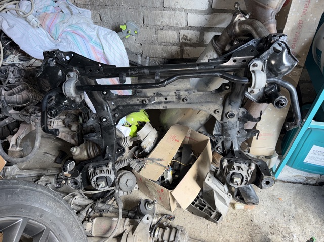 Балка передньої підвіски, підрамник 31106872121 BMW