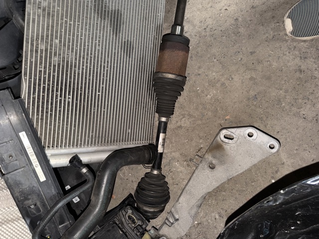 Привід правий 31607597694 BMW