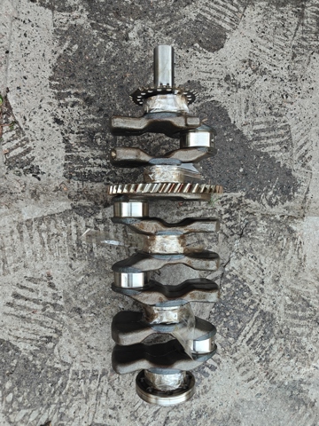 Колінвал двигуна 1340136011 TOYOTA
