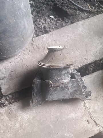 Подушка (опора) двигуна, права нижня 50820T1WA01 HONDA