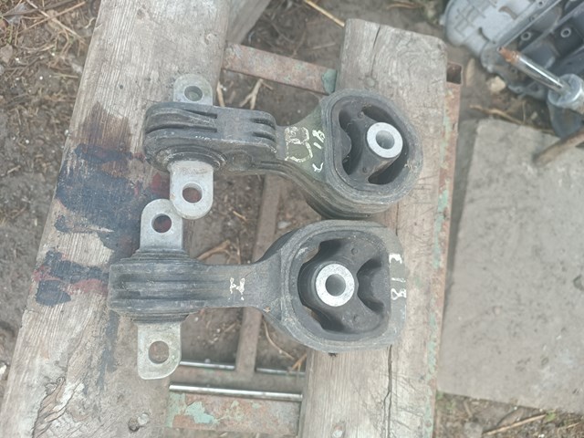 Подушка (опора) двигуна, нижня 50890TLAA02 HONDA