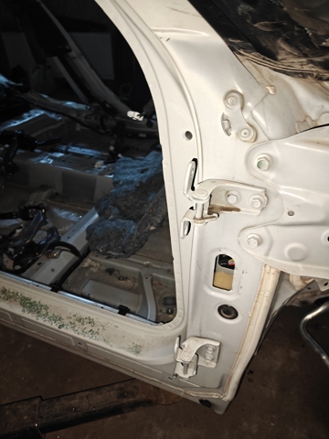 Петля передніх дверей права 67410T2FA02ZZ HONDA