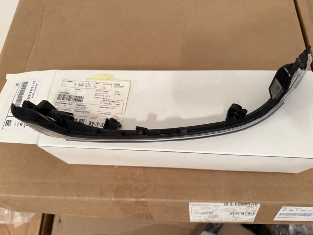 Покажчик повороту дзеркала, правий 51169448674 BMW