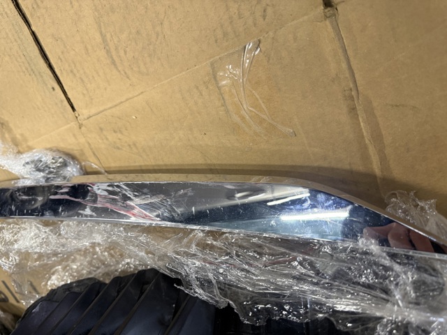 Решітка радіатора 623106SA1B NISSAN