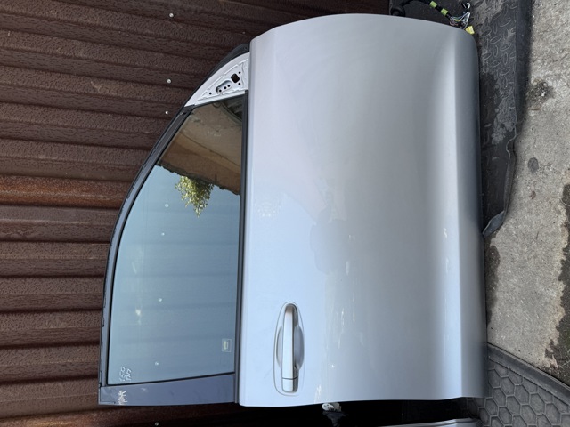 Дверка передня права 6700160710 TOYOTA