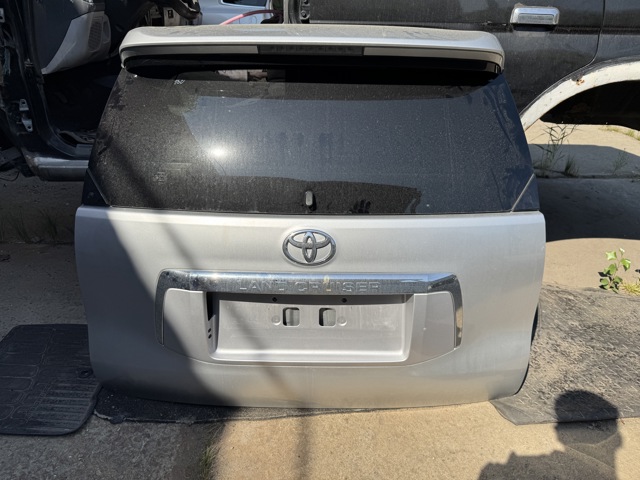 Двері багажника 6700560F50 TOYOTA