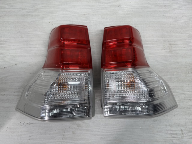Ліхтар задній правий 8155160890 TOYOTA