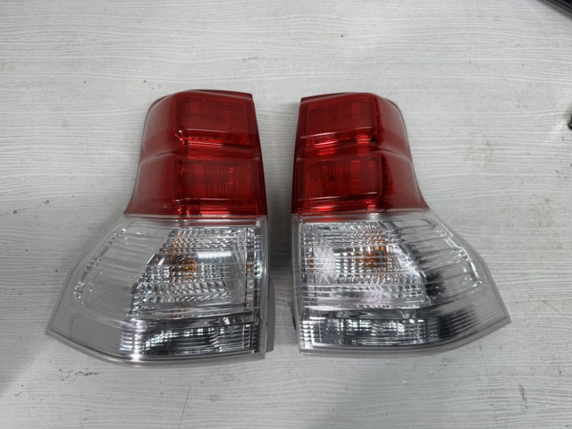 Задня ліва фара 8156160830 TOYOTA