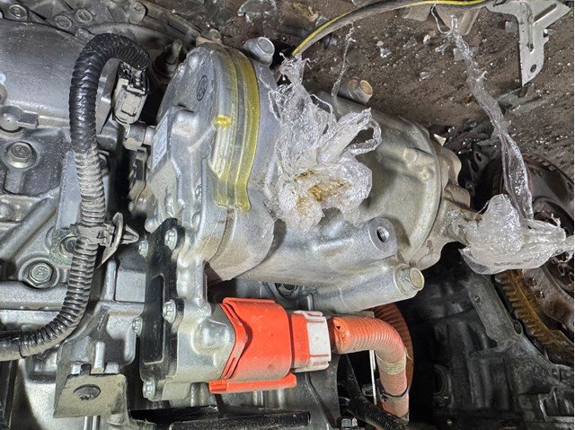 Компресор кондиціонера 926005SA1A NISSAN