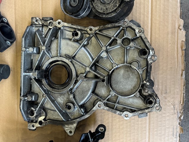 Кришка двигуна передня A6420100033 MERCEDES