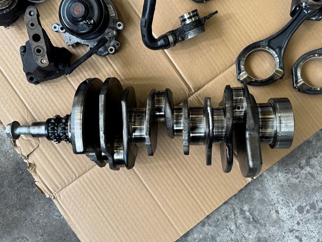 Вал колінчастий і маховик Mercedes R