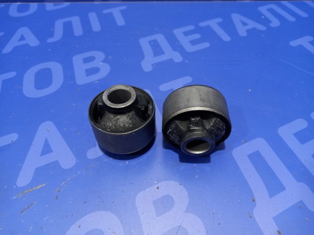 Сайлентблок нижній передньої підвіски 20204AG01B SUBARU