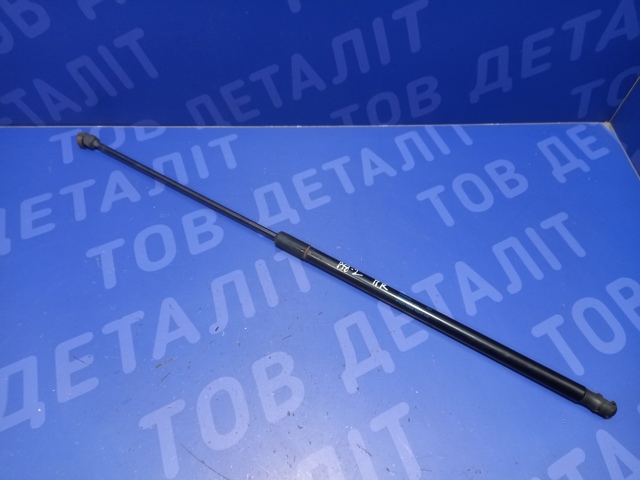 Амортизатор капота Volkswagen Passat B8