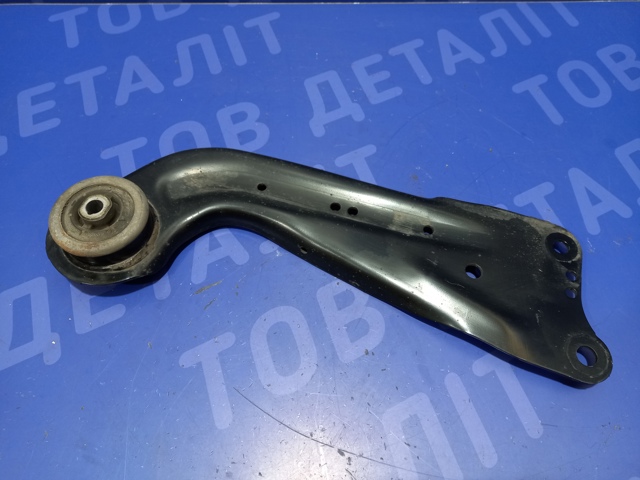 Важіль/тяга задньої підвіски подовжній нижній, правий 3Q0505224 VAG