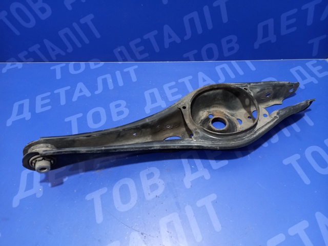 Важіль задньої підвіски нижній, лівий/правий 3Q0505311G VAG