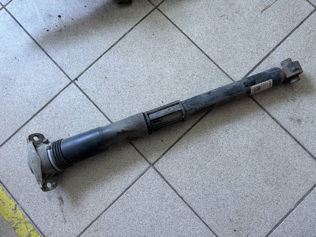 Циліндр підвіски 3Q0513049GF VAG