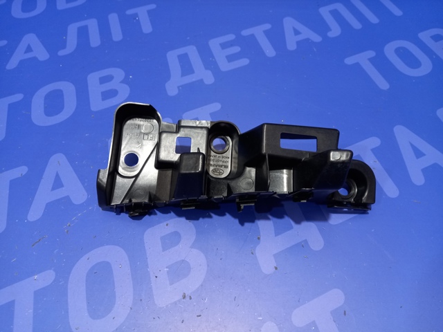 Кронштейн бампера заднього, правий 57707FL460 SUBARU