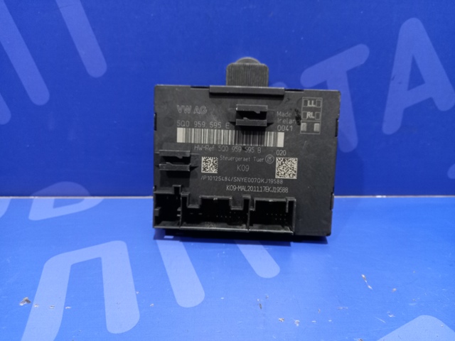 Блок комфорту задніх дверей 5Q0959595E VAG