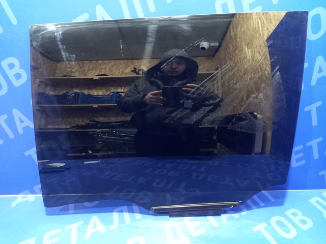 Скло задньої двері лівої 62011AN13A SUBARU