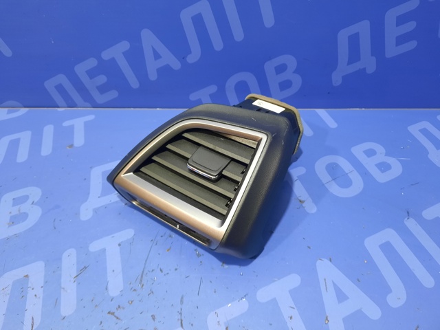 Решітка вентиляції салону на "торпедо", права 66110SJ100 SUBARU