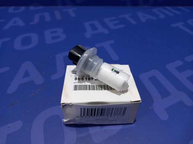 Датчик рівня бачка склоомивача 86618FL000 SUBARU