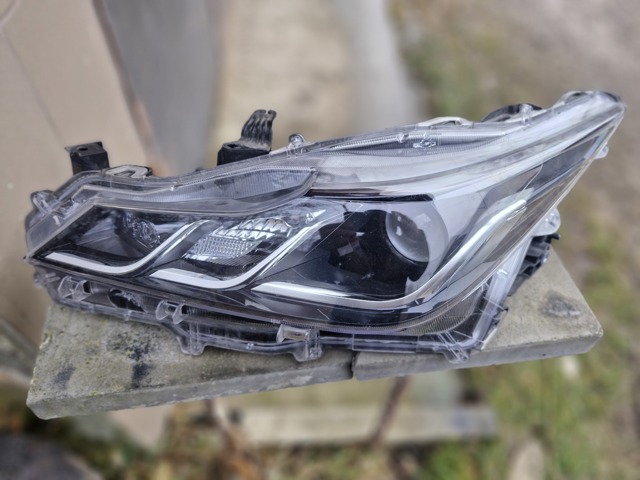Фара дальнього світла в зборі 8117002T31 TOYOTA