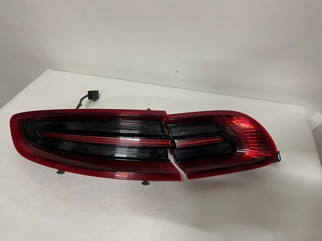 Стоп задній 95B945093G PORSCHE