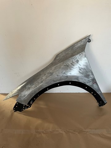 Бічна частина передня ліва KB7W52211 MAZDA