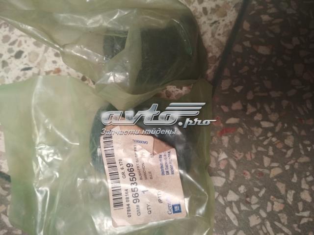 Сайлентблок переднього підрамника 96535069 GM