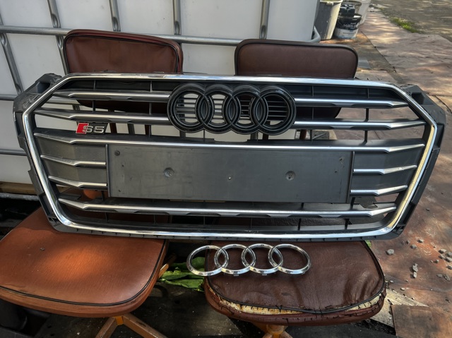 Решітка 8W6853651AP VAG