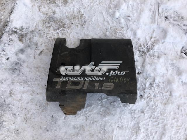 Кришка двигуна декоративна 028103935 VAG